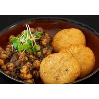 Aloo Tikki & Pindi Cholley Tray
